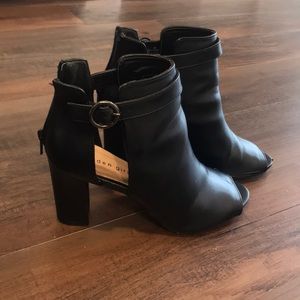 ⚡️Madden girl black heeled booties size 9